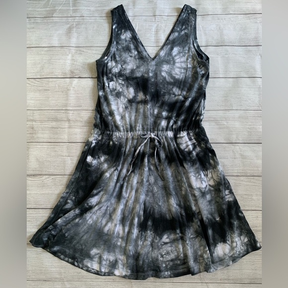 Sweaty Betty Take It Easy Drop Waist Dress in Gray/White Tie-Dye Print, Size XS - Picture 2 of 11